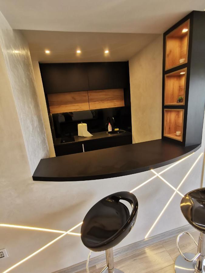Brend New Luxurious Apartment In Downtown With Free Parking Novi Sad Exteriér fotografie